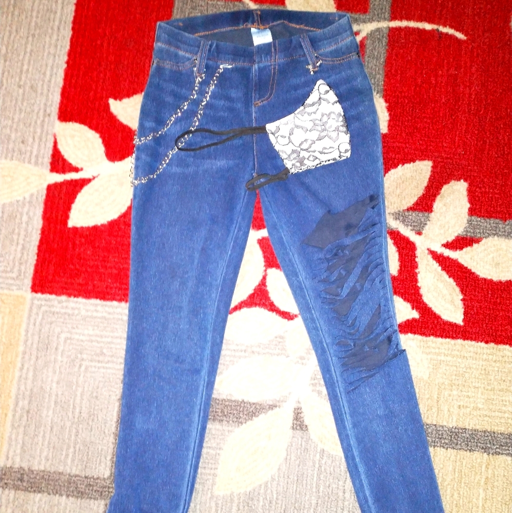 Sz 0-2 Skinnies customized w/ mask